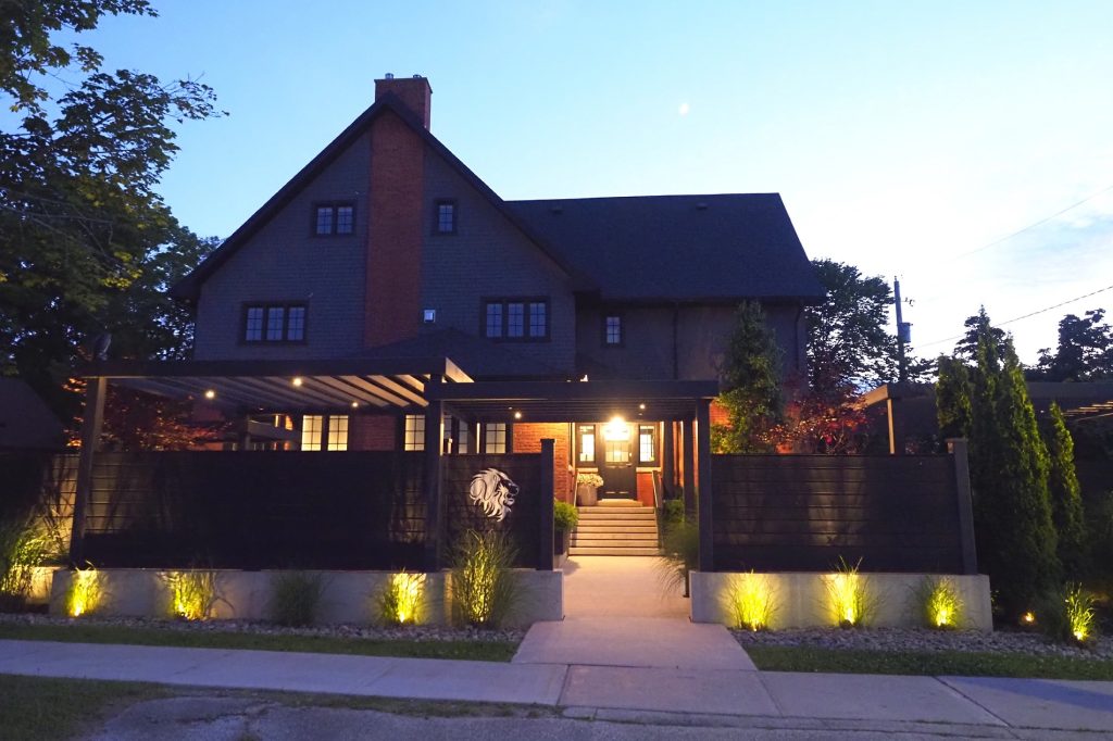 georgian bay hotel outdoor pool collingwood ontario